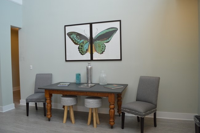 Estar - Abbington Trail Apartments