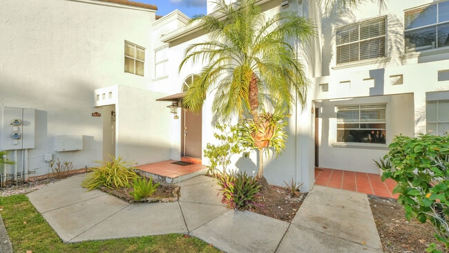 Building Photo - 4635 NW 97th Pl Unit 158