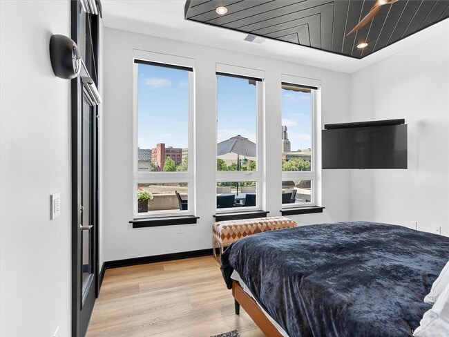 Building Photo - 102 Court St