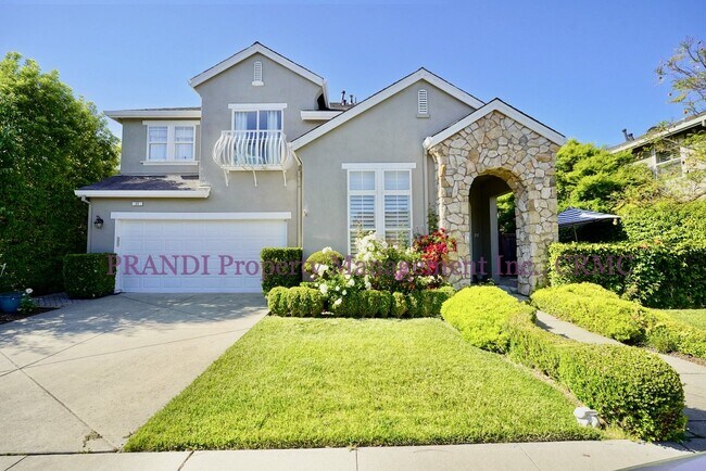 Spacious 5-Bedroom Home with 3 Full Bathro... - Spacious 5-Bedroom Home with 3 Full Bathro...