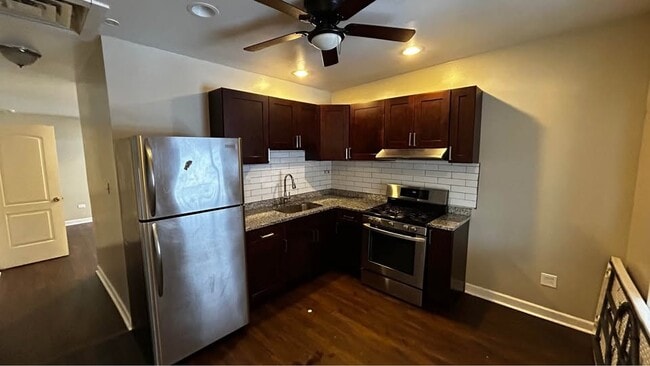 Photo - 4510 S Laflin St Unidad 2R