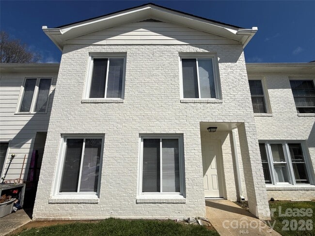 Building Photo - 300 N Main St Unit 4