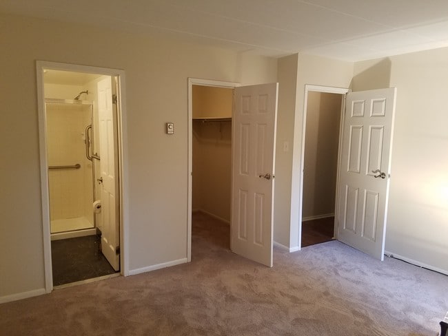 Master Bedroom, with new carpets - 300 Campbell Cir Unit F2