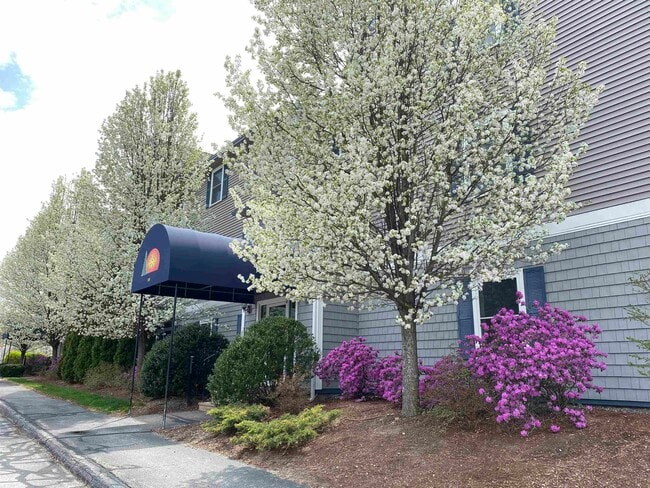 Building Photo - 99 Eastern Ave Unit 202