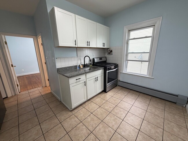 Building Photo - 869 Brock Ave Unit 2N
