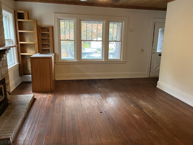 Photo - 911 W 9th St Unit 911