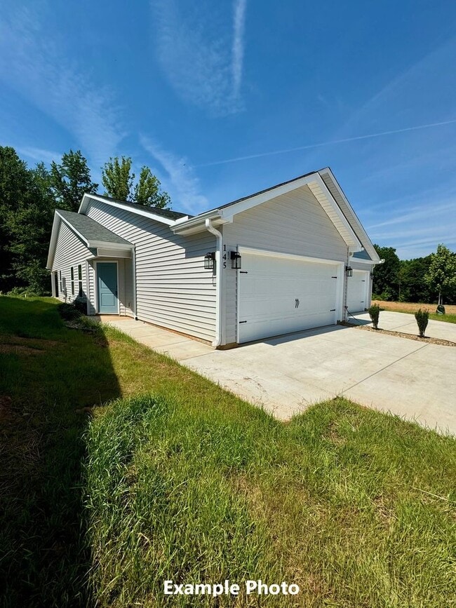 Building Photo - 121 Brawley Villas Pl