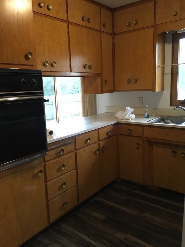 Photo - 643 Burbank Ave