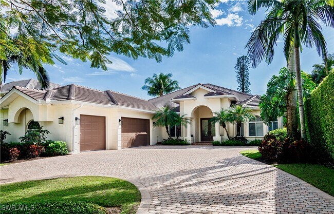 Photo - 380 5th Ave N