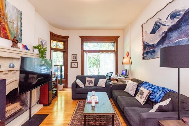 Building Photo - 2 bedroom in Chicago IL 60622 Unit 1 Rental
