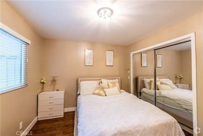 Building Photo - 23821 Hillhurst Dr Rental