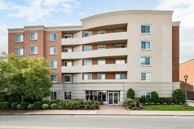 Building Photo - 242 Maple Ave Unit 308
