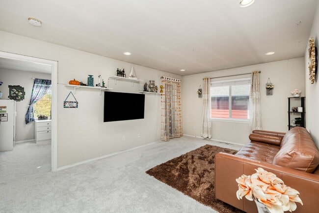 Photo - Gorgeous Modern Craftsman in Outlook Ridge...