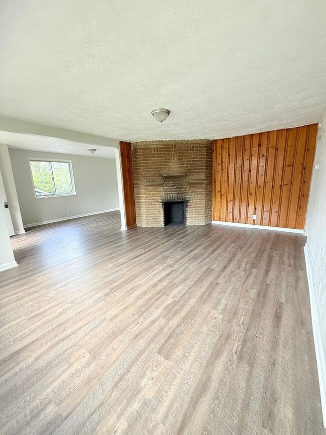 Photo - Spacious 3BD/1BA Single Family Home in Pen...
