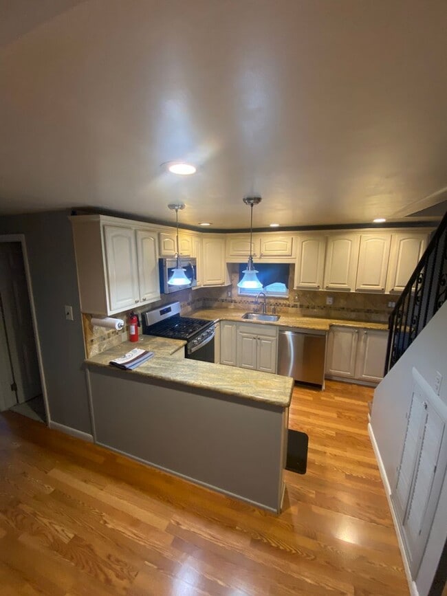 Building Photo - 233 S State Rd Unit 2nd Fl