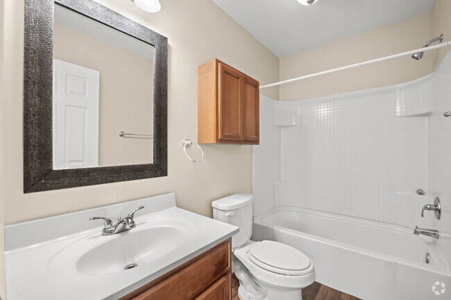 1BR, 1BA - 700SF