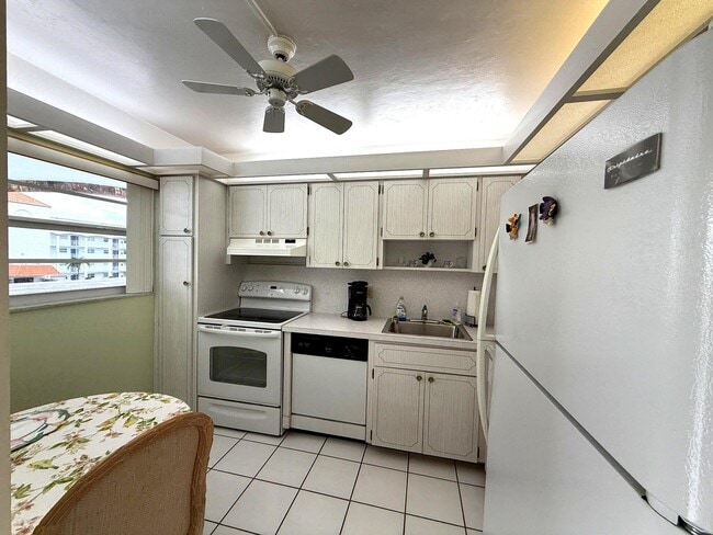 Photo - 20 Yacht Club Dr Unit 312