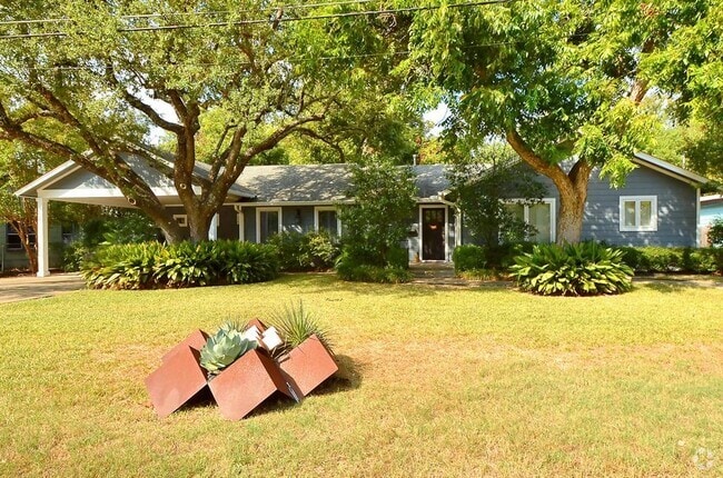 Building Photo - 5018 Shoal Creek Blvd Rental