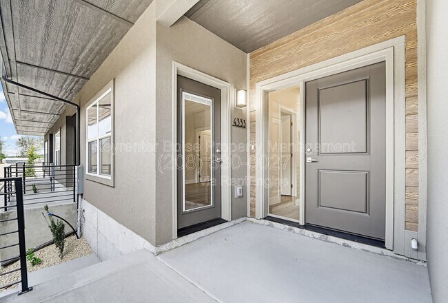 4305 Greentrail
