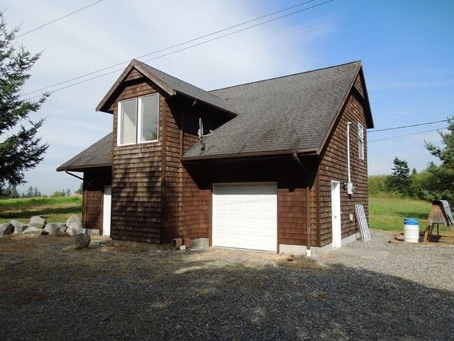 Building Photo - 1 Bedroom Apartment in the Country