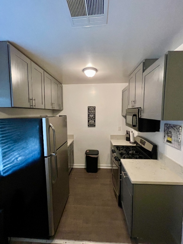 Photo - 2115 N Raymond Ave Unidad 2109 Raymond