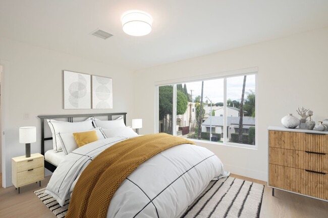 Photo - 921 N Gardner St