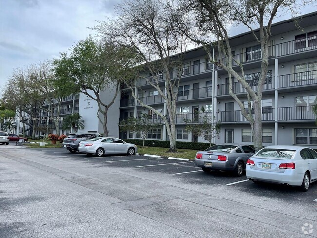Building Photo - 300 SW 134th Way Unit 209E Rental