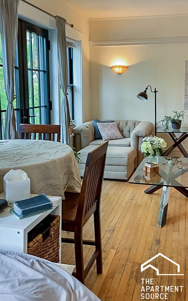 Building Photo - 630 W Arlington Pl Unit 2