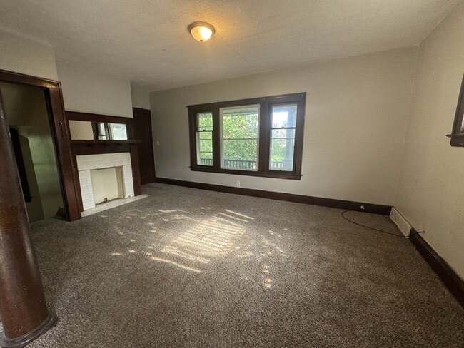 Building Photo - 9013/15 Yale Avenue - 2 Rental