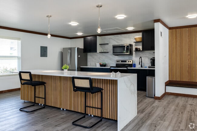 Community Kitchen - Hunter's Glen Apartments