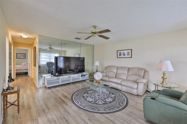 Photo - 1904 Canterbury Ln Unit 11