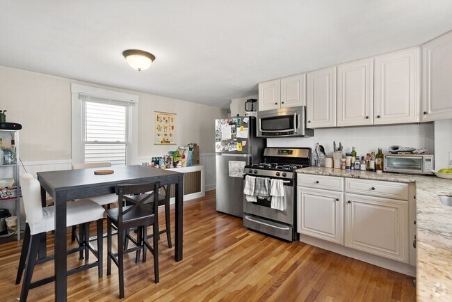 Building Photo - 68 Pleasant St Unit 2 Rental
