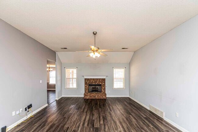 Photo - 443 Beverly Dr