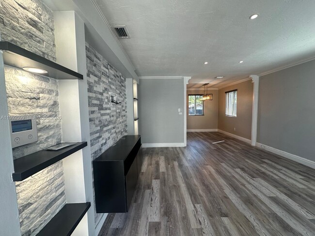 Photo - 1166 W 24th St