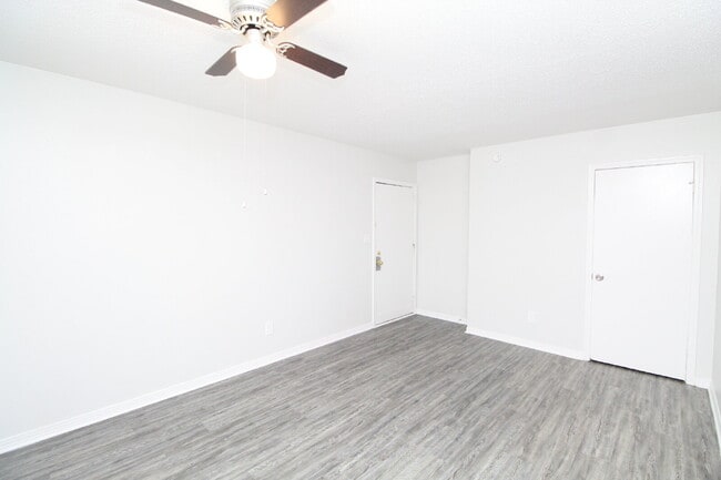 Photo - Bright and Fresh 1-Bedroom Apartment with Easy Access to UWF and West Florida Hospital Unit G4