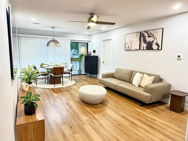 Photo - 12100 Melville Dr Unidad 702G Rental