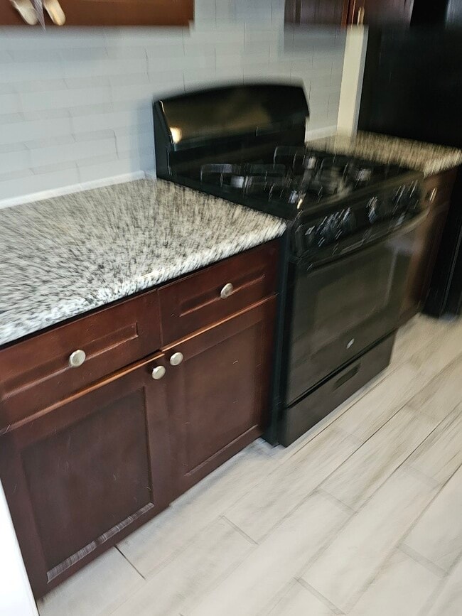 Building Photo - 6815 Beachwood St Unit 3