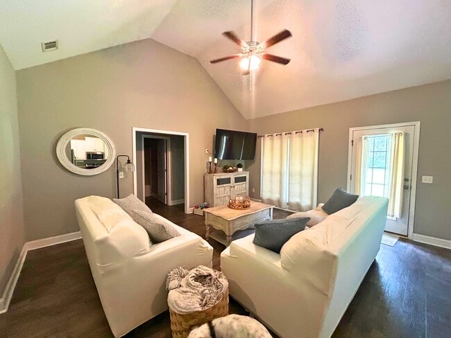 Photo - 425 Serenity Ave