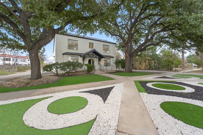 Building Photo - 1635 W Mulberry Ave