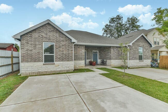 Photo - 7524 E Maxroy St