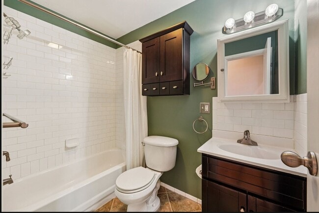 Building Photo - 1516 South St Unit Graduate Hospital (South Street)