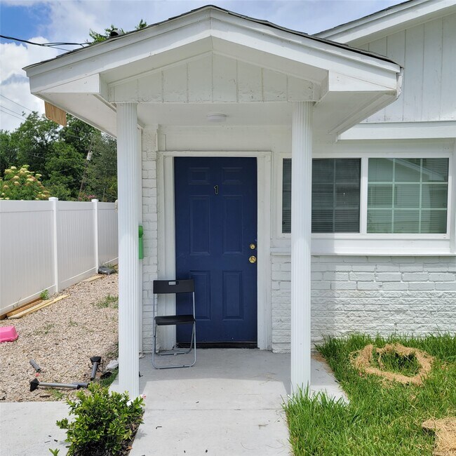 Photo - 3823 Lydia St Unit 2