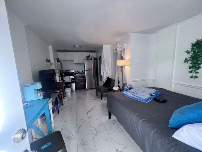 113 NW 11th St