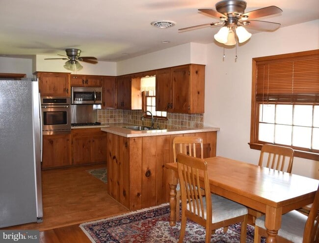 Photo - 12 Sussex Dr