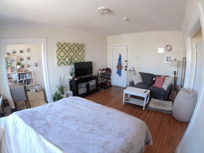 Photo - 1615 Commonwealth Ave