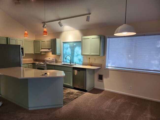 Photo - $200.00 Rent Credit Incentive each month w...