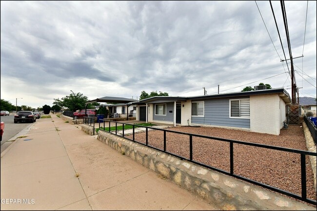 Building Photo - 10565 Murphy St