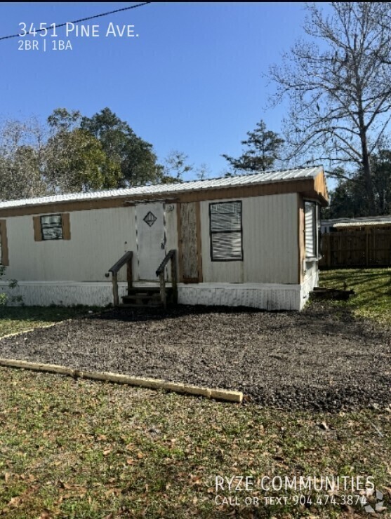 Building Photo - Spacious home with large yard