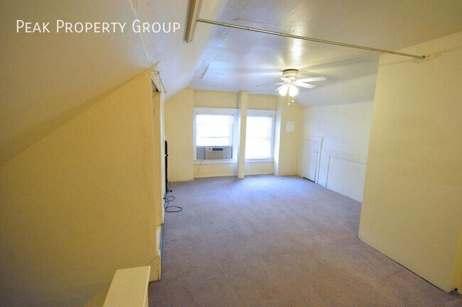 Photo - 2074-2078 Summit Street-2078 Summit Street... Unit 2078 Summit Street- 4 bedroom