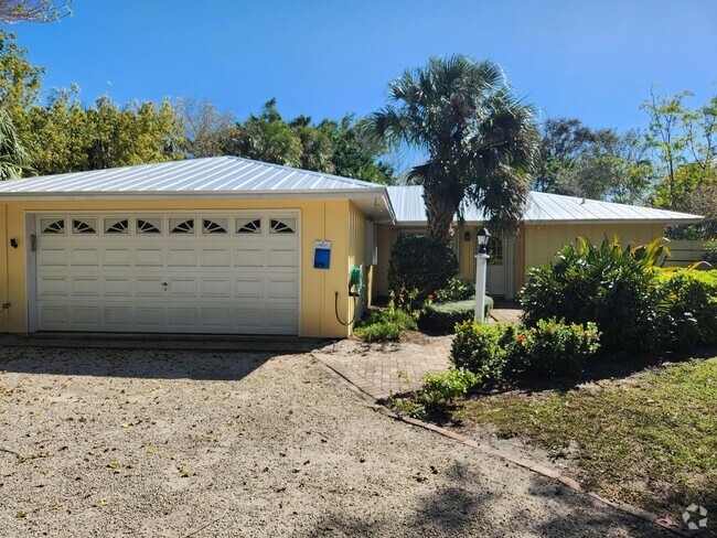 Building Photo - 3754 SE Matanzas St Rental